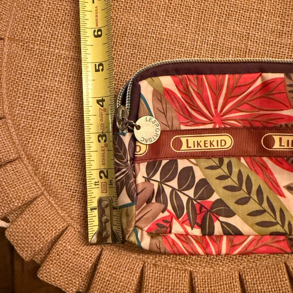 Multicolor Leaf Pattern Wristlet - Picture 5 of 5
